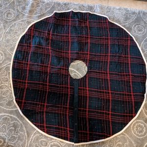 Reversible Magnolia Christmas Tree Skirt
